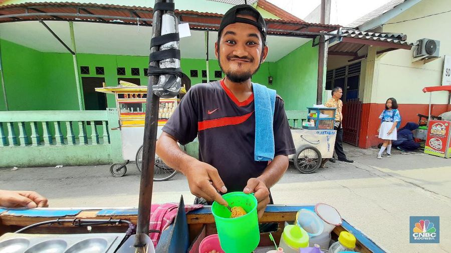 Gokil! Cuma Dagang Maklor, Setiaci Cuan Rp 9,6 Juta/Bulan
