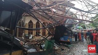 Tower di Radio Dalam Roboh Timpa Masjid dan Rumah
