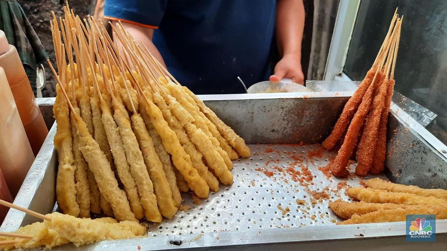 Adu laku jualan telor gulung vs makaroni telor