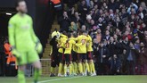 Gol Watford pada menit ke-50 tidak terlepas dari blunder David de Gea. Bola yang sempat memantul ke tanah tidak dapat ditangkap dengan baik oleh kiper asal Spanyol itu. (AP Photo/Petros Karadjias)