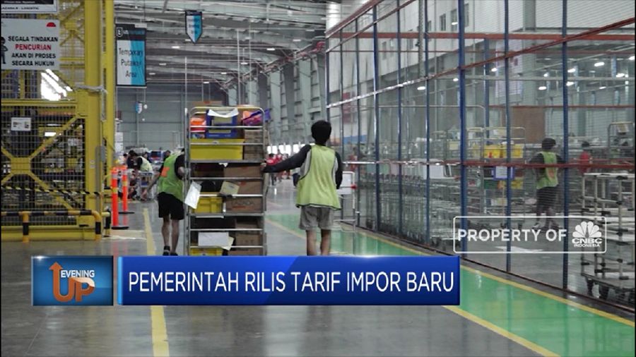 Pemerintah kenakan tarif baru untuk impor beberapa barang tertentu. Tarif untuk baju, sepatu, dan tas kena lebih mahal