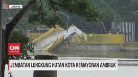 VIDEO: Baru Diresmikan, Jembatan Lengkung Kemayoran Ambruk