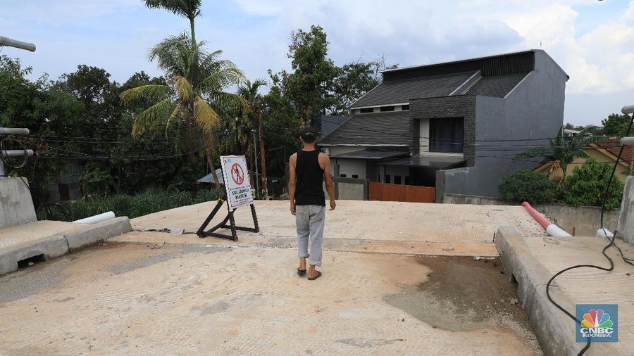 Tol ini mulai digagas sekitar 2006, pembebasan lahan ditargetkan rampung di 2008. Namun proses pembebasan lahan tak kunjung tuntas sehingga saat ini.