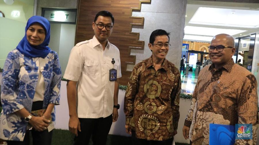 Rapat Umum Pemegang Saham (RUPS) PT PLN (Persero) kemarin menetapkan Zulkifli Zaini menjadi Direktur Utama dan Amien Sunaryadi sebagai komisaris utama PLN.