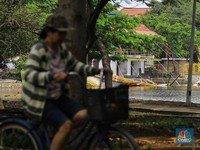Begini Penampakan Jembatan Hutan Kota Kemayoran yang Ambruk