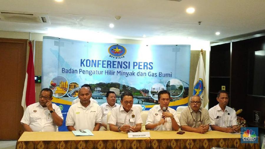 Menteri Energi dan Sumber Daya Mineral (ESDM), Arifin Tasrif mencatat pasokan Avtur dari Depo Pertamina di Plumpang, Jakarta Utara mengalami surplus.