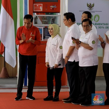 Intip Gaya Jokowi & Ahok Saat Resmikan B30 di SPBU Pertamina