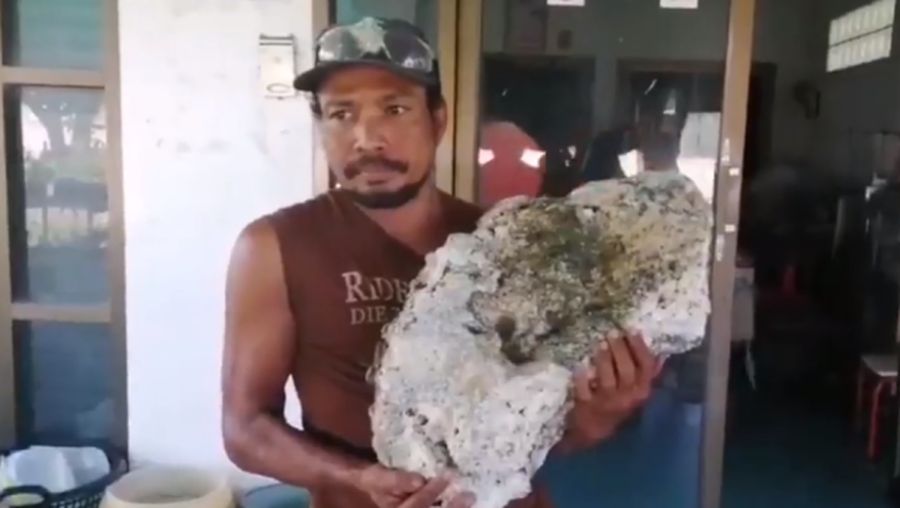 Pemulung temukan batu ambergris di Thailand