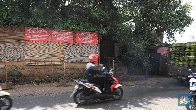 Tol ini mulai digagas sekitar 2006, pembebasan lahan ditargetkan rampung di 2008. Namun proses pembebasan lahan tak kunjung tuntas sehingga saat ini.