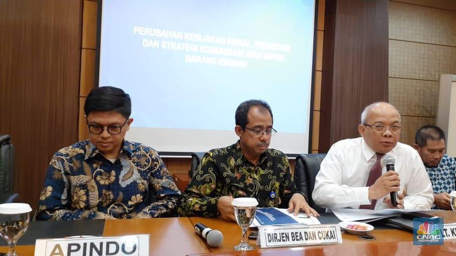 Pemerintah telah menurunkan ambang batas bea masuk menjadi US$ 3 dari sebelumnya US$ 75.