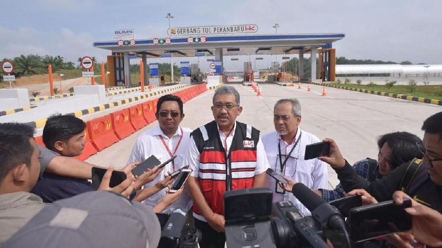 Ruas Tol yang nantinya akan terdiri dari 6 seksi dan tembus hingga Dumai pagi tadi telah dijajal langsung oleh Gubernur Riau Syamsuar, beserta rombongan.