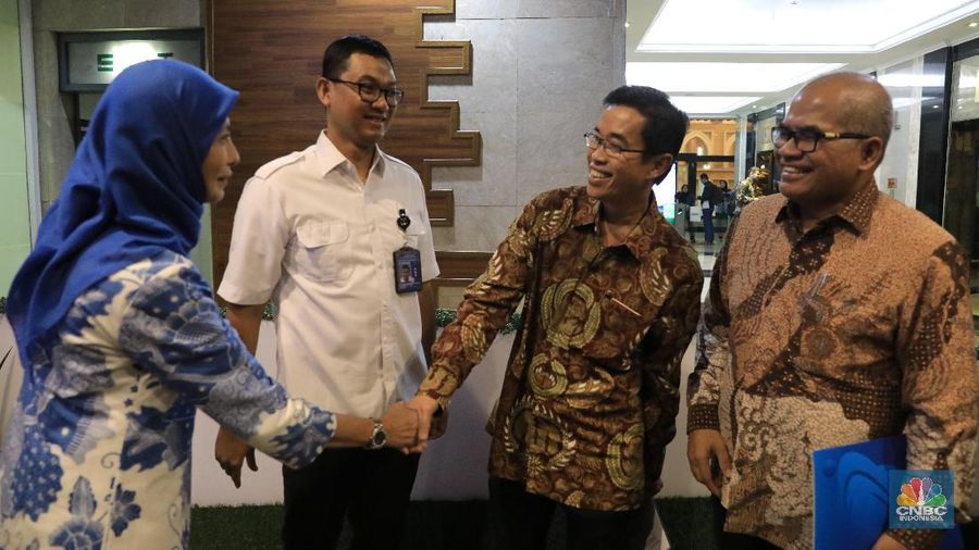 kiri-kanan; Sinthya Roesly - Direktur Keuangan PLN, Darmawan Prasodjo sebagai Wakil Direktur Utama PLN, Zulkifli Zaini - Direktur Utama PLN, Amien Sunaryadi - Komisaris Utama/Komisaris Independen PLN. (CNBC Indonesia/Muhammad Sabki)