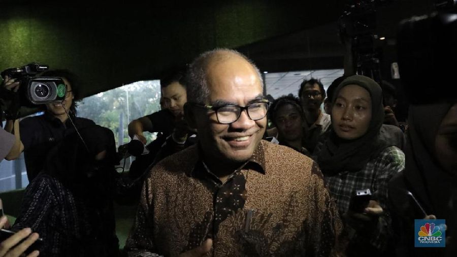 Rapat Umum Pemegang Saham (RUPS) PT PLN (Persero) kemarin menetapkan Zulkifli Zaini menjadi Direktur Utama dan Amien Sunaryadi sebagai komisaris utama PLN.