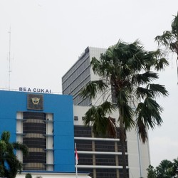 Beli Sepatu Rp10 Juta, Bea Masuknya Rp31,8 Juta, Bea Cukai Buka Suara