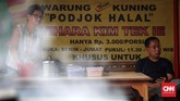 Warung makan Podjok Halal untuk orang tak mampu dibuka di Vihara Kim Tek Ie, Petak Sembilan, Jakarta Barat, Selasa, 24 Desember 2019. (CNNIndonesia/Safir Makki)