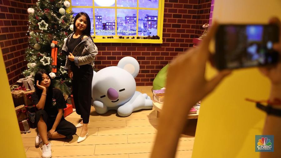 Kabar baik untuk para penggemar BTS, koleksi kartun BT21 pertama kalinya hadir di Indonesia. Bisa foto-foto bareng. 