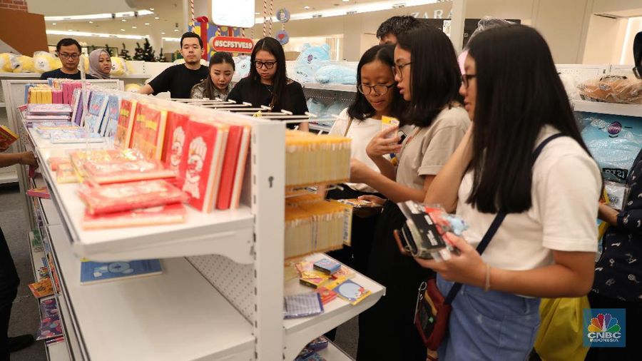 Kabar baik untuk para penggemar BTS, koleksi kartun BT21 pertama kalinya hadir di Indonesia. Bisa foto-foto bareng. 