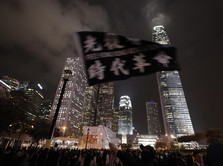 Rusuh! Pendemo & Polisi Hong Kong Bentrok hingga Larut Malam