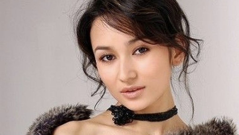Berikut deretan wanita berparas cantik keturunan Uighur.