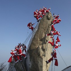 Baby Santa, Dunking Santa, Sampai Gajah Santa di Natal 2019