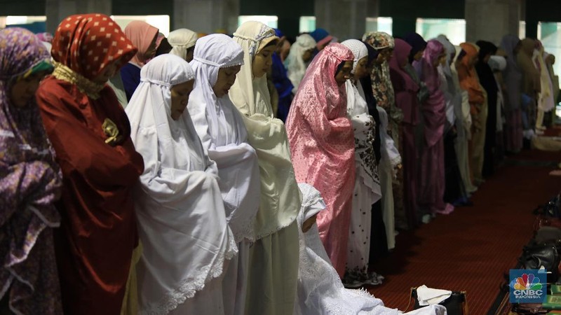 Suasana Sholat Gerhana Berjamaah Di Mesjid Istiqlal