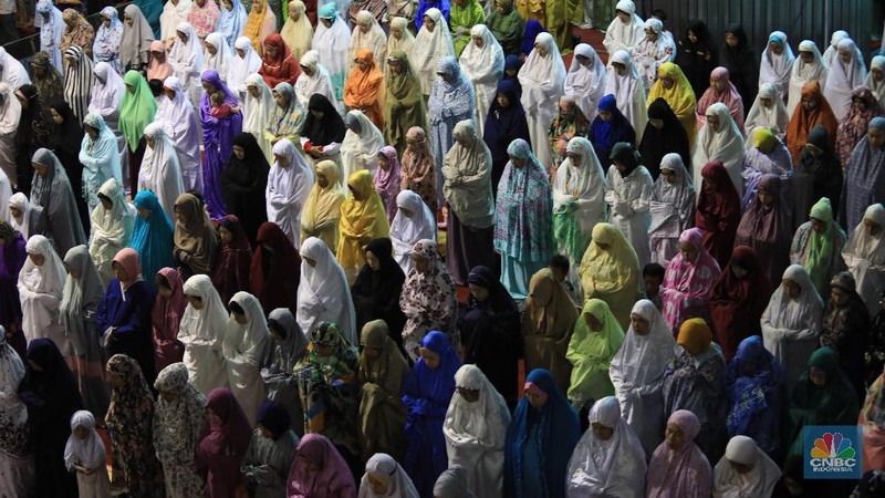 Suasana Sholat Gerhana Berjamaah Di Mesjid Istiqlal