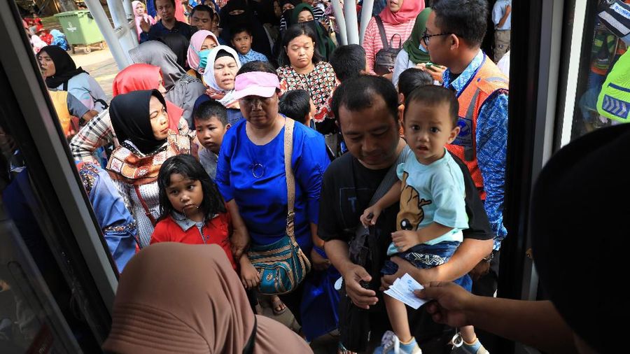 Bus listrik TransJakarta beroperasi selama satu minggu di kawasan Monas, mulai pukul 10.00-18.00 WIB.