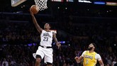 LA Clippers akhirnya mengalahkan LA Lakers dengan skor 111-106. (AP Photo/Ringo H.W. Chiu)