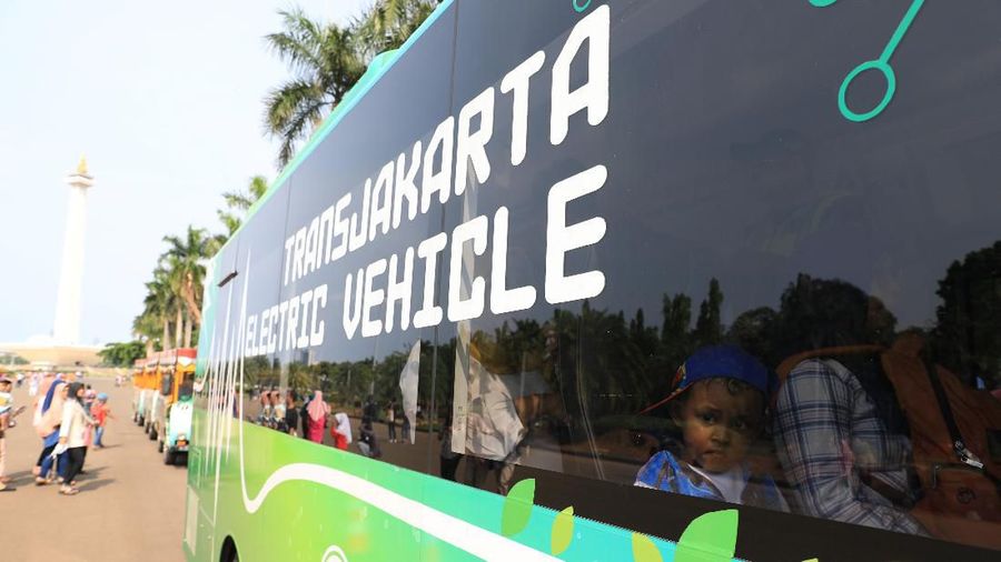 Bus listrik TransJakarta beroperasi selama satu minggu di kawasan Monas, mulai pukul 10.00-18.00 WIB.