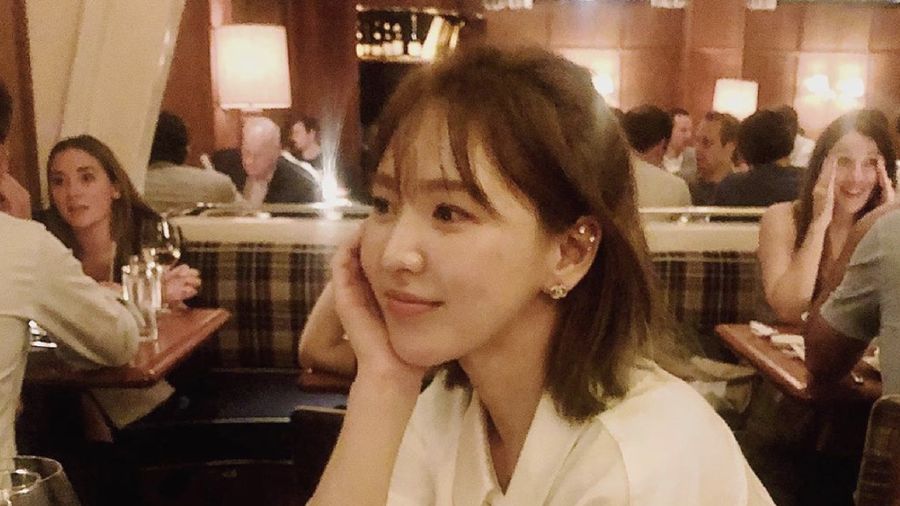 Wendy Red Velvet dikabarkan jatuh dari panggung setinggi 2 meter, bagaimana kabarnya saat ini?