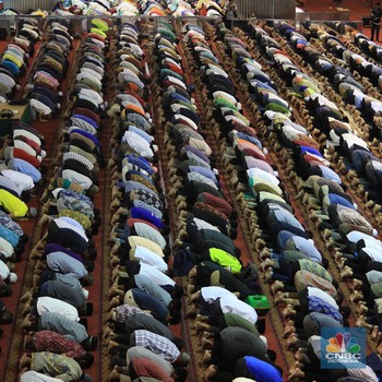 Suasana Sholat Gerhana Berjamaah di Mesjid Istiqlal