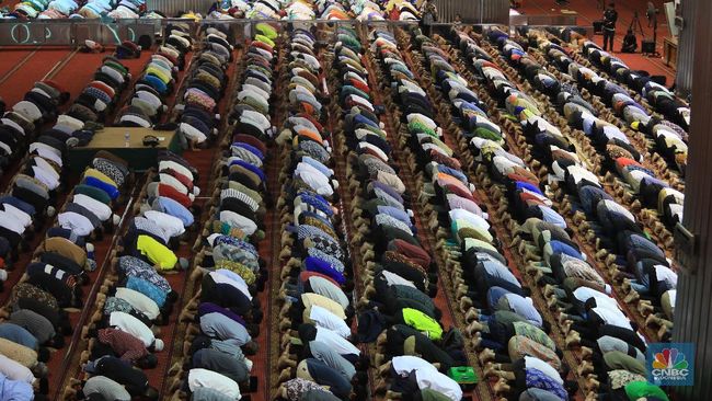 Suasana Sholat Gerhana Berjamaah Di Mesjid Istiqlal