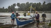 Topan tersebut pertama kali menerjang Pulau Samar pada dengan kecepatan 150 kilometer per jam. (Photo by Alren BERONIO / AFP)