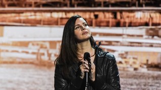 Kehabisan Suara, Lana Del Rey Batal Tur Konser Eropa-Inggris