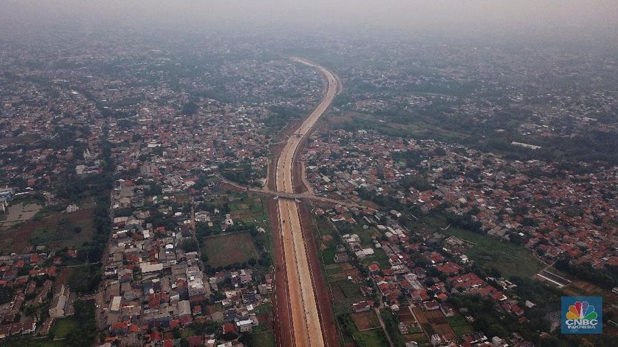 Suasana proyek pembangunan jalan tol Depok-Antasari (Desari) seksi 2 Brigif-Sawangan di Kawasan Krukut, Depok, Jawa Barat, . (CNBC Indonesia/Andrean Kristianto)