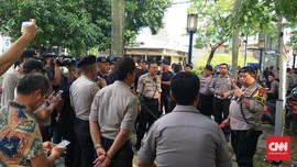 Demo Uighur, Polisi Tutup Sebagian Ruas Jalan Mega Kuningan