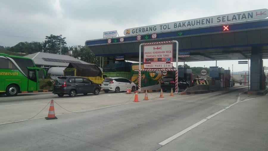 Hingga hari pertama arus balik pasca libur Natal (26/12), PT Hutama Karya (Persero) mencatat sebanyak 651.298 kendaraan telah melintasi Jalan Tol Trans Sumatra, baik pada ruas yang sudah beroperasi penuh maupun ruas fungsional. Angka ini diperkirakan masih akan terus bertambah mengingat masa liburan yang masih cukup panjang hingga tanggal 1 Januari 2020 mendatang. (HK)