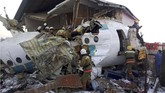 Bandara Internasional Almaty menuturkan telah membentuk komisi khusus untuk menyelidiki kecelakaan tersebut. ( Emergency Situations Ministry of the Republic of Kazakhstan photo via AP)