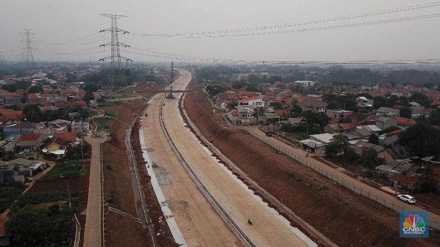 Suasana proyek pembangunan jalan tol Depok-Antasari (Desari) seksi 2 Brigif-Sawangan di Kawasan Krukut, Depok, Jawa Barat, . (CNBC Indonesia/Andrean Kristianto)