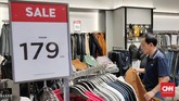 Di beberapa mal di Jakarta, bahkan gelar diskon akhir tahun masih akan dilanjutkan hingga midnight sale pada 31 Desember 2019 nanti. (CNNIndonesia/Safir Makki).