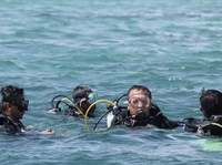 Gaya Edhy Prabowo Menyelam & Pantau Budi Daya Lobster Lombok