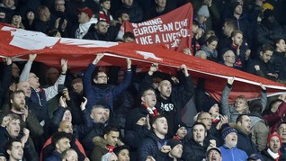 Suporter Liverpool Protes Kebijakan Merumahkan Karyawan