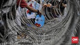 Untuk mengantisipasi kemacetan karena aksi bela Uighur di Kedutaan Besar China, polisi pun menutup sejumlah ruas jalan di kawasan Mega Kuningan, Jakarta Selatan. (CNNIndonesia/Adhi Wicaksono)