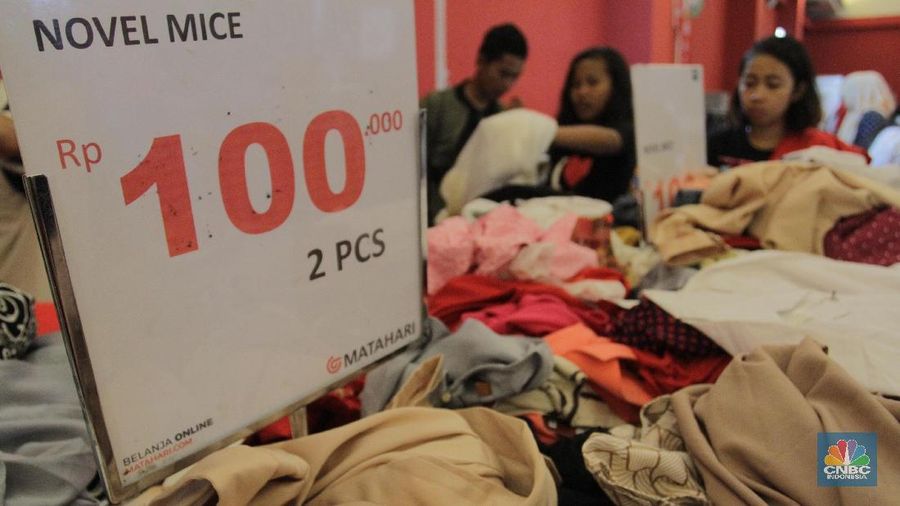 Jelang Akhir Tahun, Warga Buru Diskon Murah di Kemayoran
