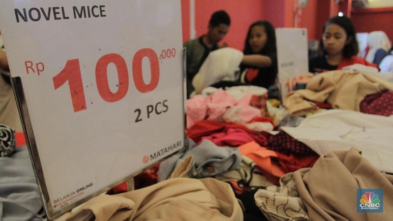 Jelang Akhir Tahun, Warga Buru Diskon Murah di Kemayoran