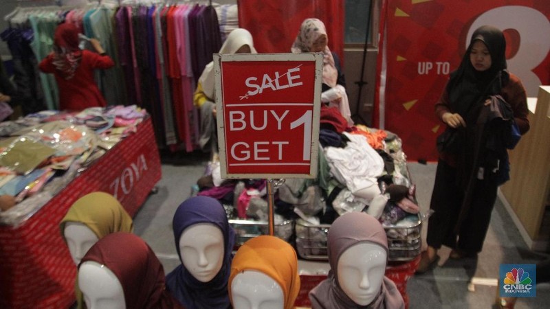 Jelang Akhir Tahun, Warga Buru Diskon Murah di Kemayoran