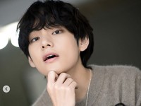 V BTS Positif Covid-19, Gejalanya Sakit Tenggorokan & Demam