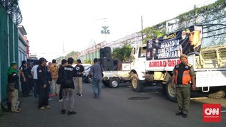 Ormas dan Mulan Jameela Sambut Dhani Bebas di Rutan Cipinang