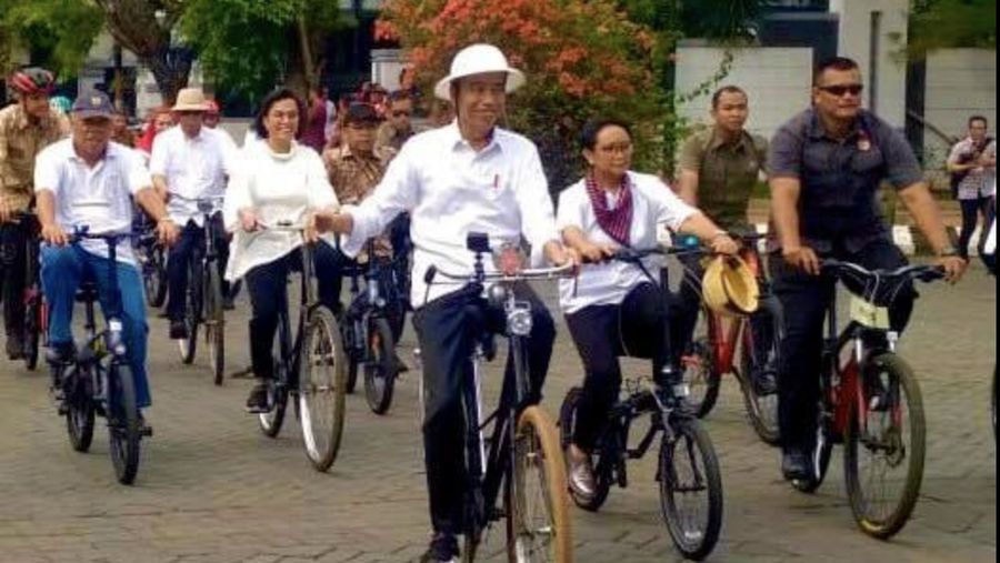 Jokowi bersama sejumlah jajaran menteri pada hari ini meninjau Rehabilitasi Pasar Johar dan Revitalisasi Kota Lama