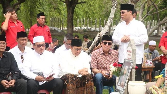 PDIP Ziarah Makam Taufiq Kiemas, Megawati Tidak Ikut